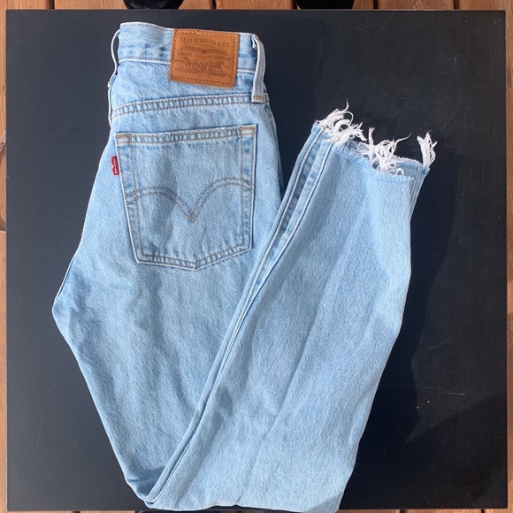 Levi mom jeans - Picture 3 of 9